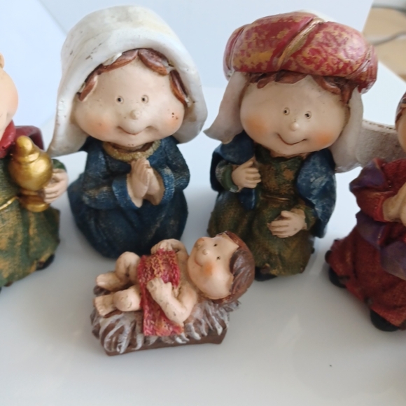 Resin Mini 2.5" Holy Nativity Set Christmas Figures Ornaments Cute Little People - Picture 3 of 7